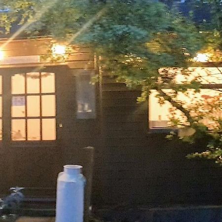 The Potting Shed Near Tenby, 100" Projector, Four Poster Bed, On-Site Hot Tub Access Via Spa Pack, Breakfast מראה חיצוני תמונה